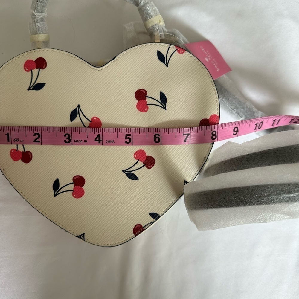 Kate SPADE HEART CROSSBODY PURSE - Picture 9 of 10